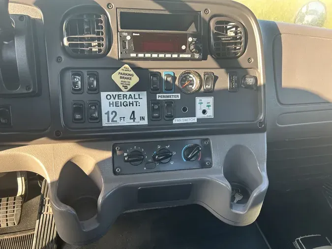 2022 Freightliner BUSINESS CLASS M2 106