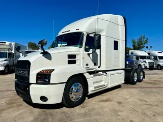 2022 MACK AN64T70