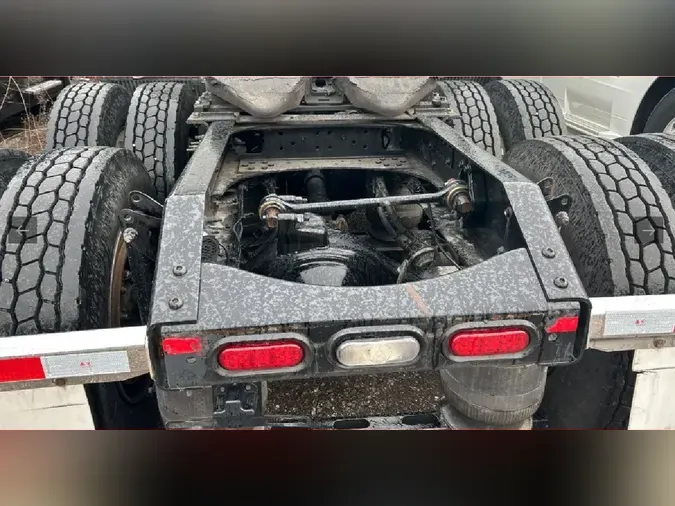 2025 VOLVO VNL64T760