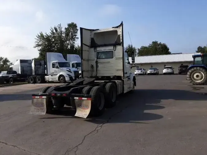 2017 Volvo VNL300