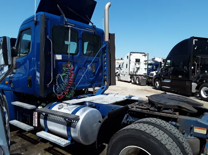 2017 FREIGHTLINER/MERCEDES CASCADIA 125