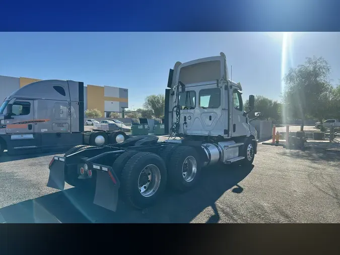 2020 Freightliner Cascadia 126