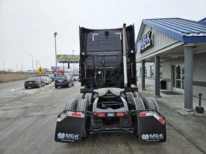 2020 VOLVO VNL64T860