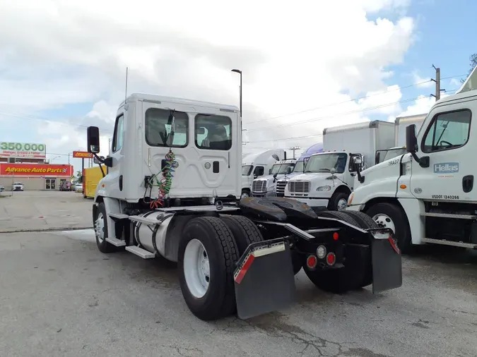 2016 FREIGHTLINER/MERCEDES CASCADIA 113