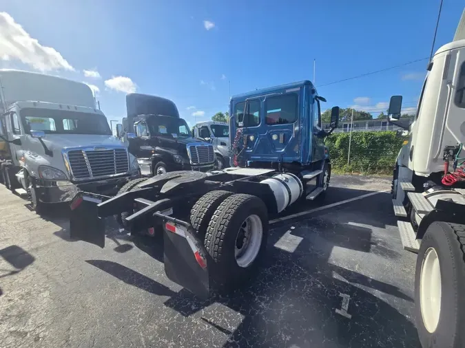 2017 FREIGHTLINER CASCADIA 113