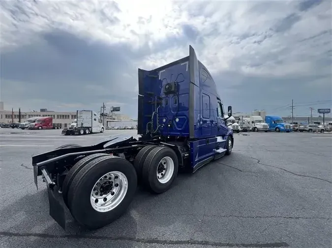 2021 FREIGHTLINER CA126