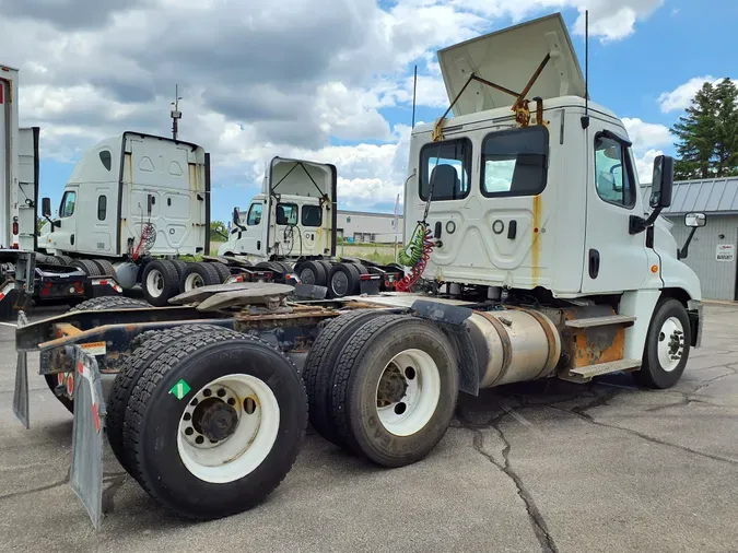 2018 FREIGHTLINER/MERCEDES CASCADIA 125