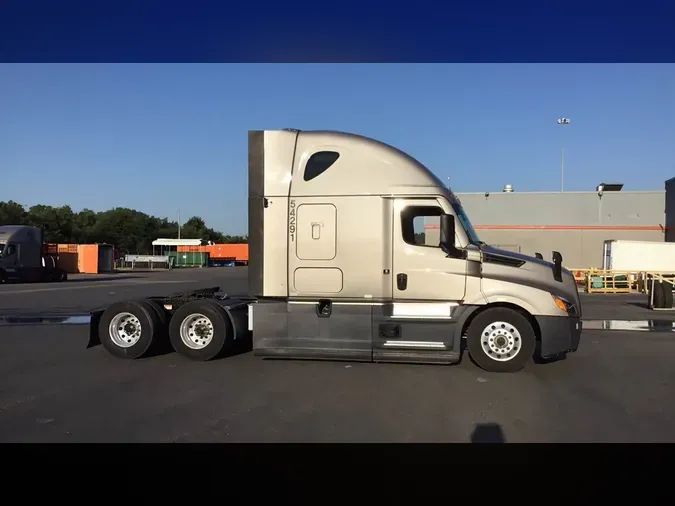 2023 Freightliner Cascadia 1262f617f30d65212b6a7c65322a4d2538e