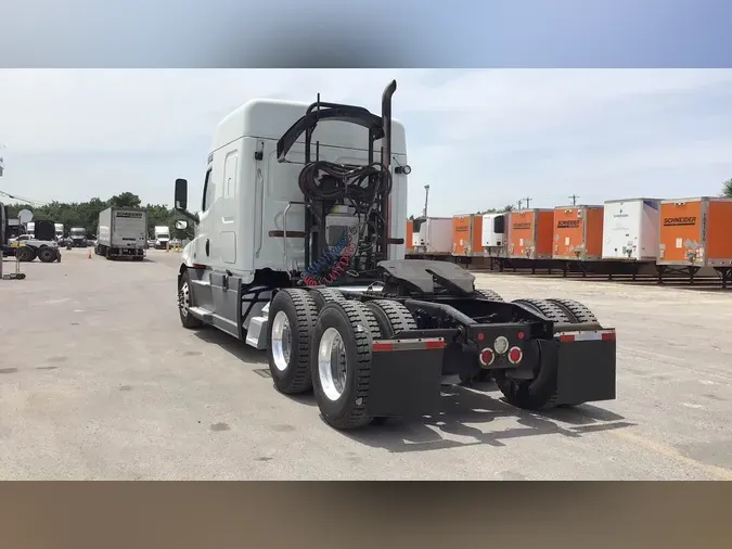 2020 Freightliner Cascadia 126