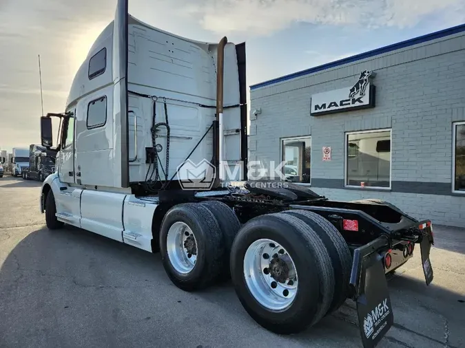 2021 VOLVO VNL64T860