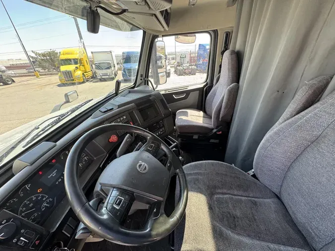 2020 Volvo VNL64T860