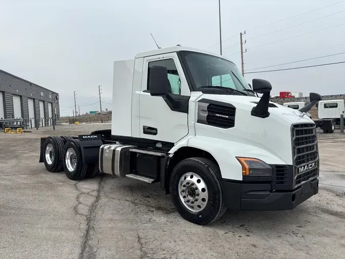 2027 MACK ANTHEM 64T2f6480a863871f666648333e4ba1743c