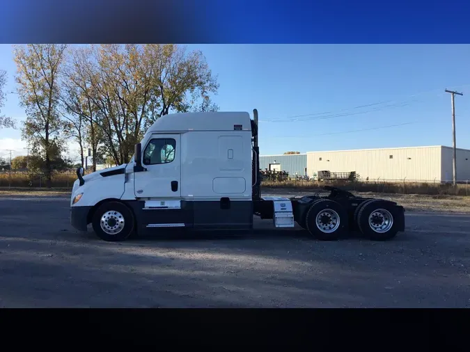 2021 Freightliner Cascadia 126