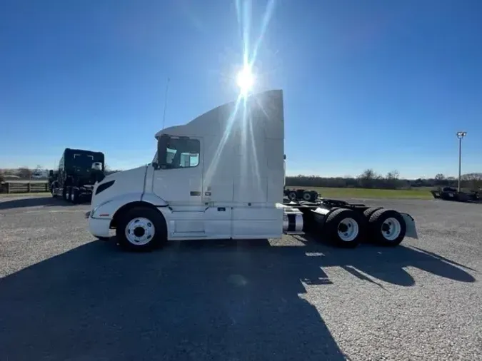 2019 VOLVO VNR64T640