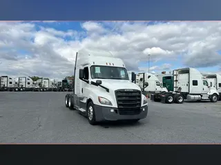 2020 Freightliner Cascadia 126