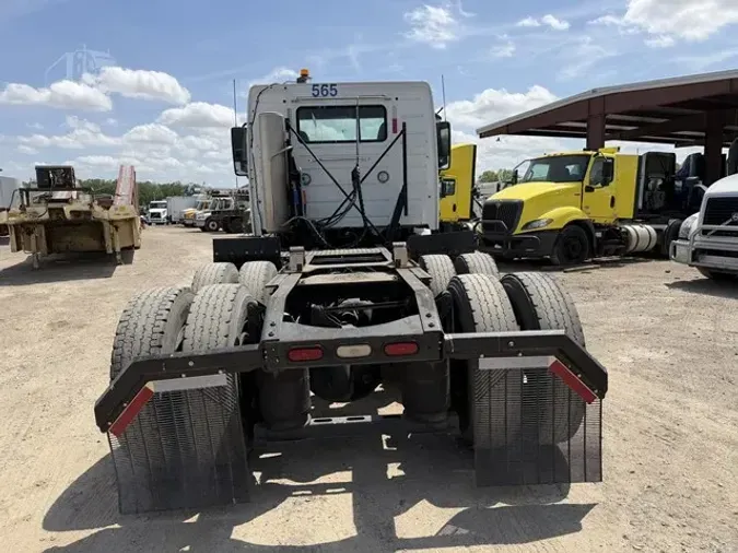 2018 VOLVO VNM64T200