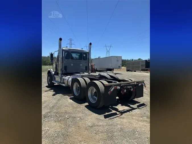 2025 PETERBILT 589