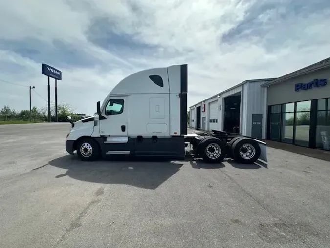 2021 FREIGHTLINER CASCADIA 126