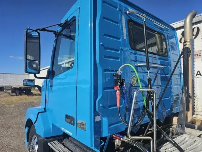 2013 VOLVO VNL64T300