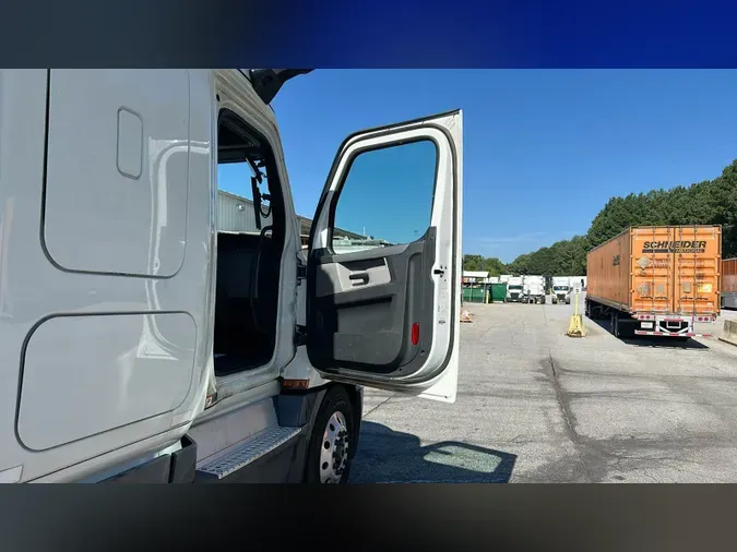2020 Freightliner Cascadia 126