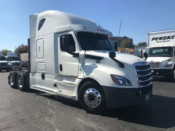 2018 Freightliner T12664ST