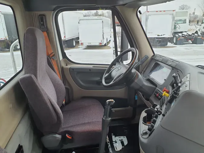 2016 FREIGHTLINER/MERCEDES CASCADIA 113