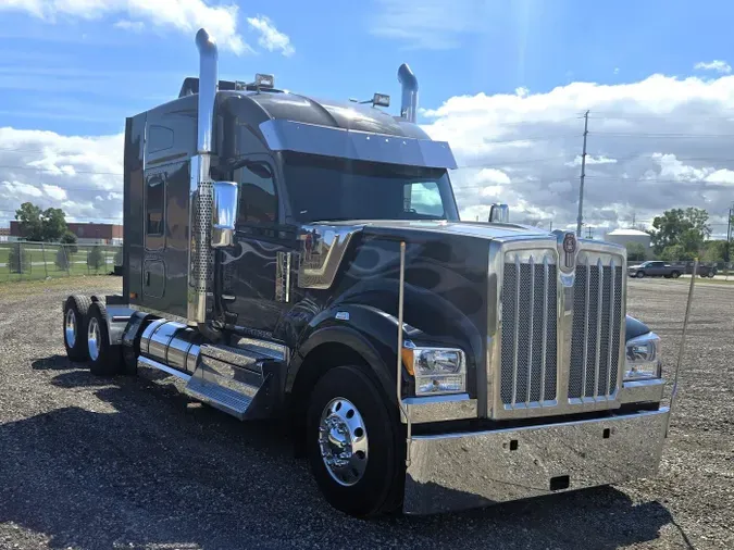 2024 Kenworth W990