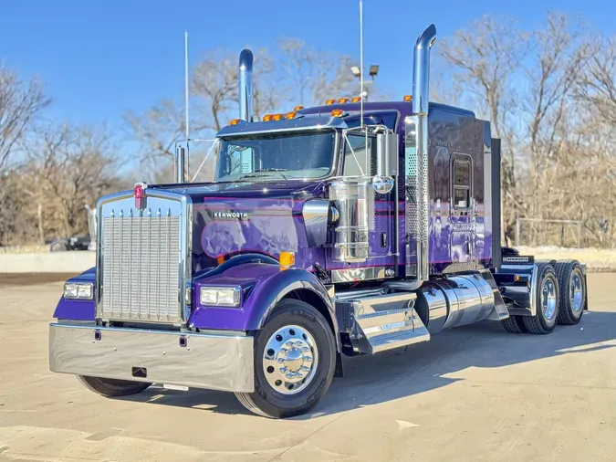 2025 KENWORTH W900L