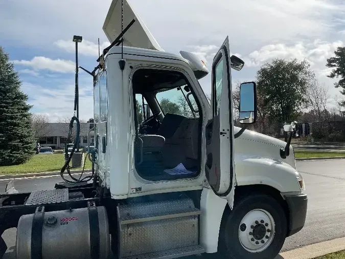 2017 Freightliner X12564ST