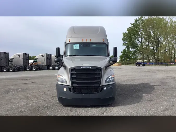 2021 Freightliner Cascadia 126