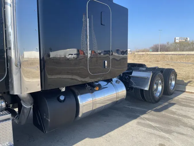 2022 Peterbilt 389