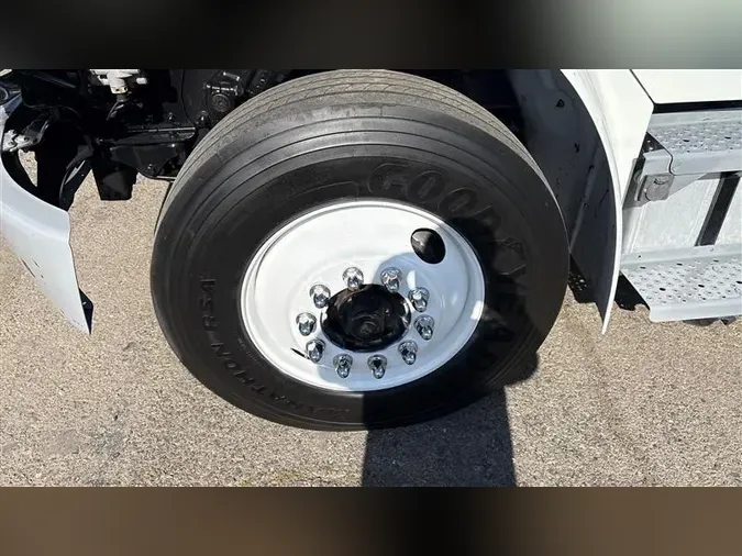 2018 FREIGHTLINER M2-106