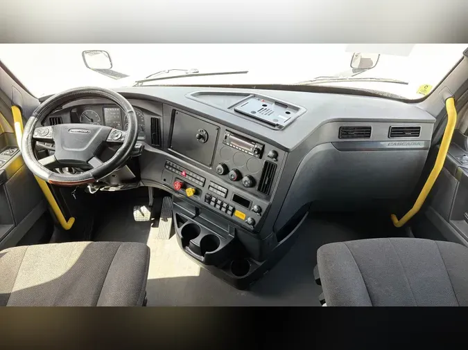 2025 Freightliner Cascadia 126