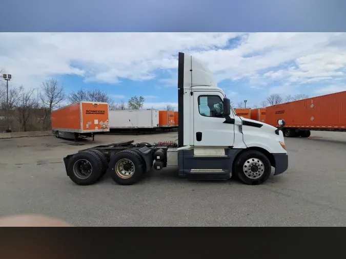 2020 Freightliner Cascadia 126