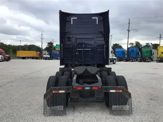 2021 VOLVO VNL760