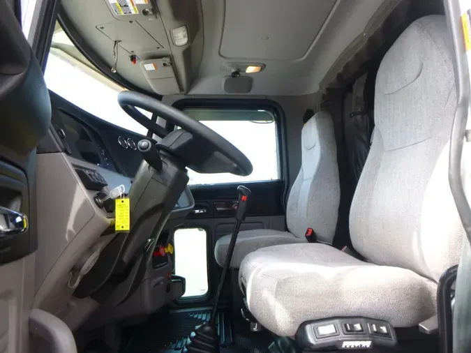 2023 Peterbilt 389