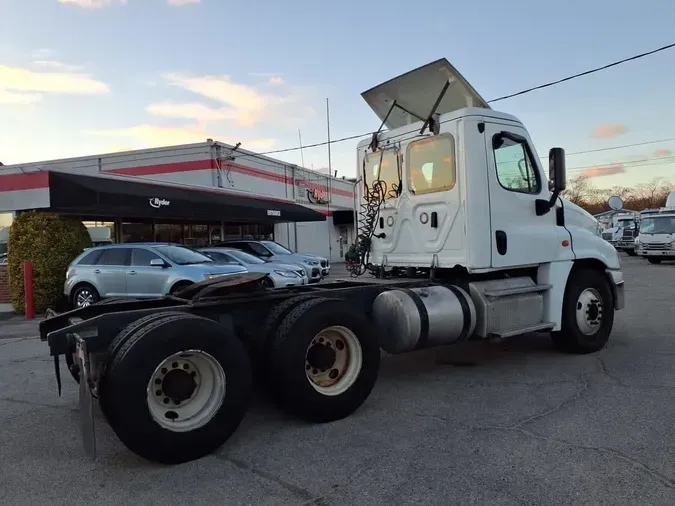 2019 FREIGHTLINER/MERCEDES CASCADIA 1252f8a5268a7e042fc1b24287c498196af