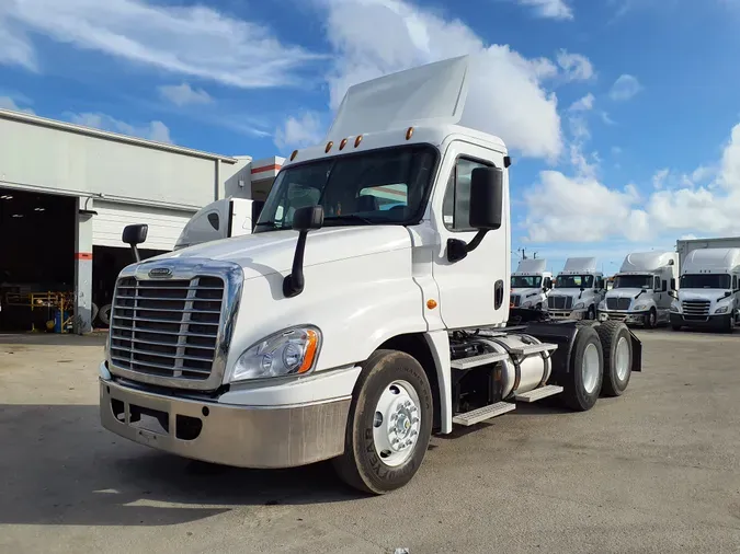 2016 FREIGHTLINER/MERCEDES CASCADIA 1252f8e6d06aeb63cf0cd6503c84cd82681