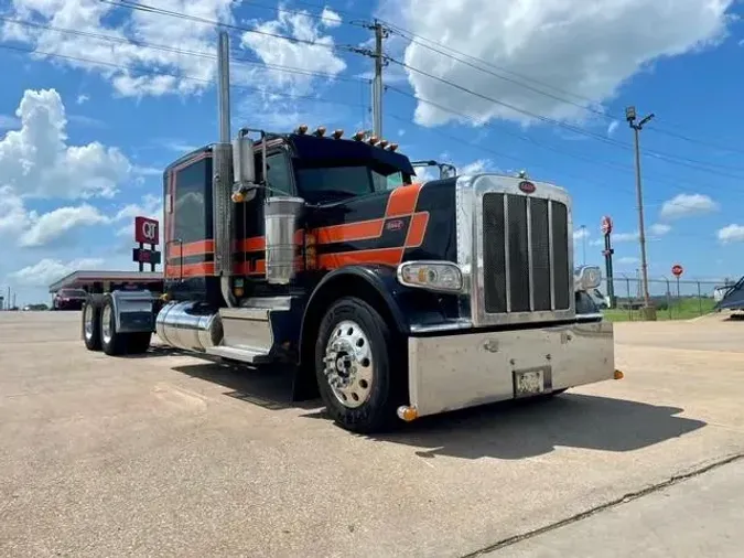 2022 Peterbilt 389