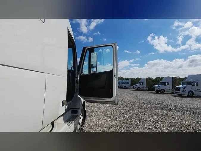 2019 Volvo VNL 740