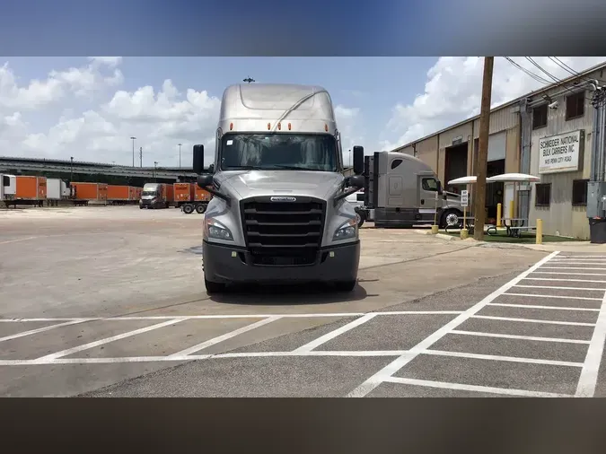 2021 Freightliner Cascadia 126