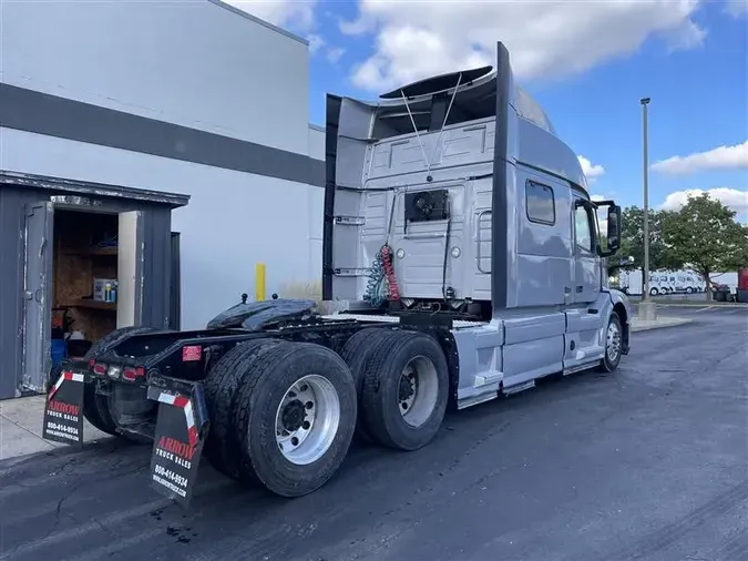 2018 VOLVO VNL730