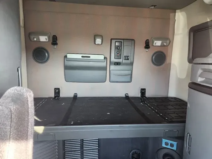 2021 VOLVO VNL64T7402fa489fa373a320f86ffc0b60a42d7c3