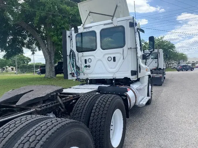 2017 Freightliner X12564ST