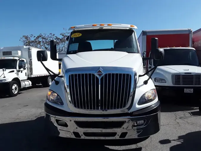 2019 NAVISTAR INTERNATIONAL RH613 DAYCAB S/A