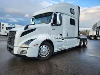 2020 VOLVO VNL64T860