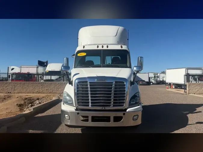 2017 FREIGHTLINER/MERCEDES CASCADIA 113
