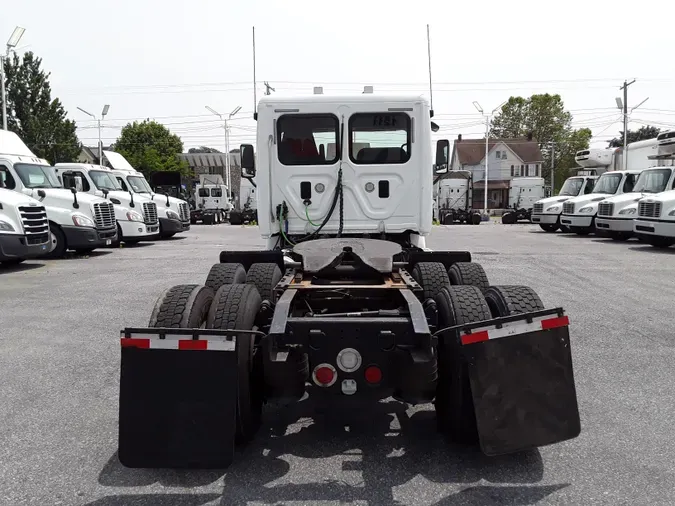 2016 FREIGHTLINER/MERCEDES CASCADIA 113