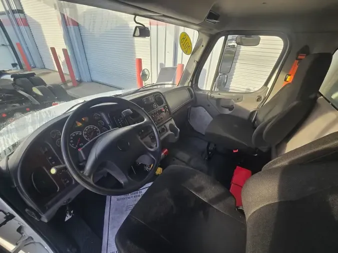 2018 FREIGHTLINER/MERCEDES M2 106