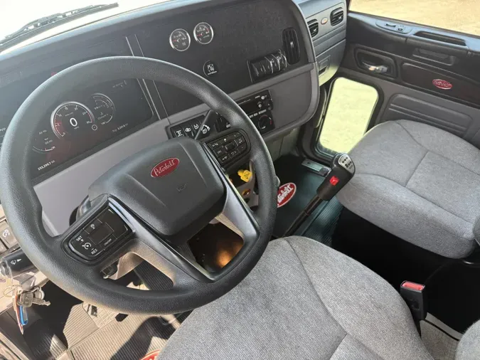 2023 Peterbilt 389